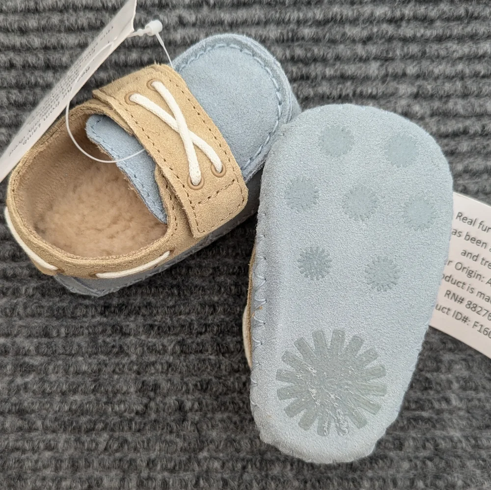 NWT Infant UGGs Lamb Fur Shoes Size Extra Small (1) Boat Shoes, Coastal, Preppy